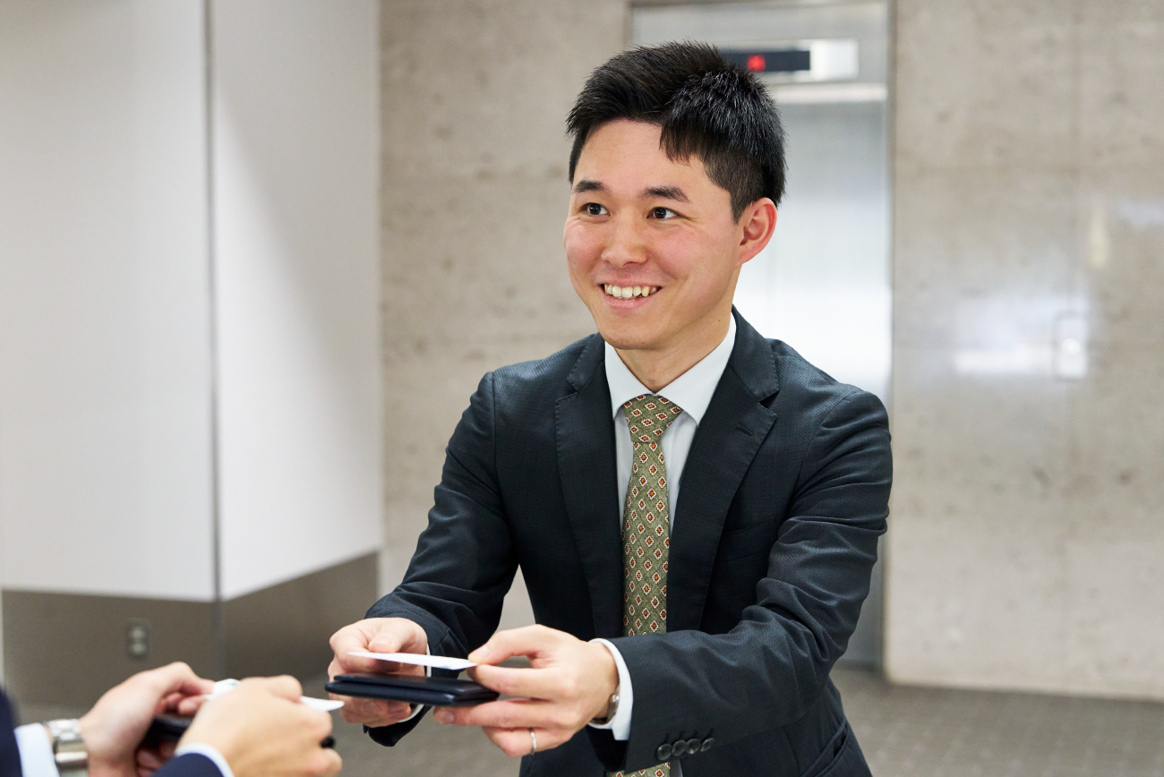 多様な用途で使用されるラミネート用接着剤