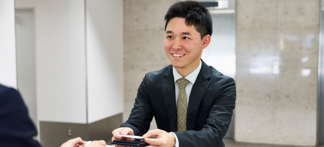 多様な用途で使用されるラミネート用接着剤